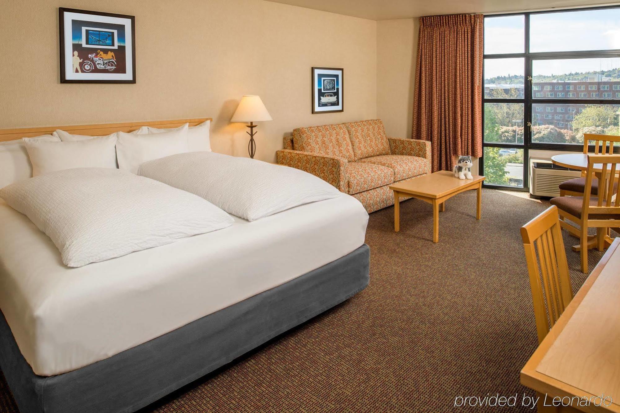 Staypineapple, University Inn, University District Hotel 3*